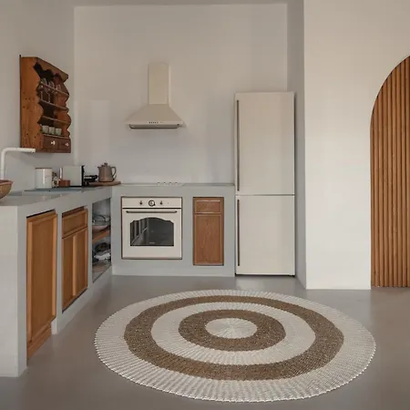 Siora Of Paros - Malatesta & Piccolo