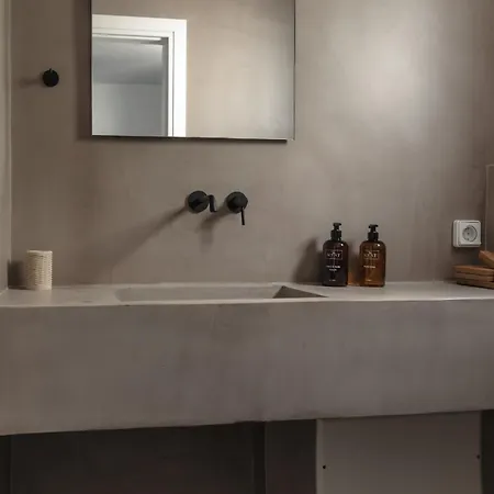 Siora Of Paros - Malatesta & Piccolo