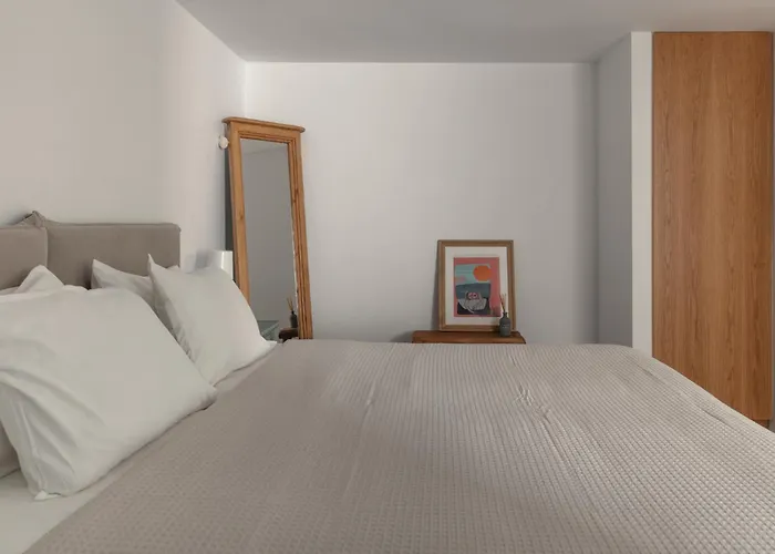 Siora Of Paros - Malatesta & Piccolo *