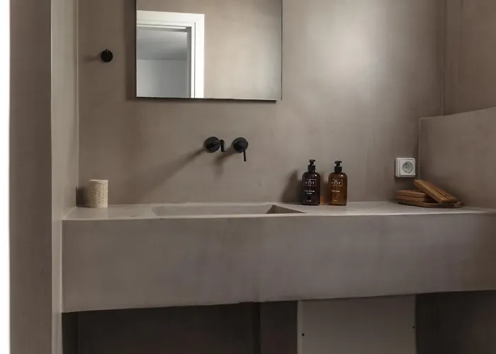 Siora Of Paros - Malatesta & Piccolo