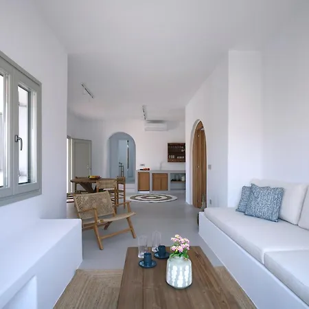 Siora Of Paros - Malatesta & Piccolo Naousa (Paros)