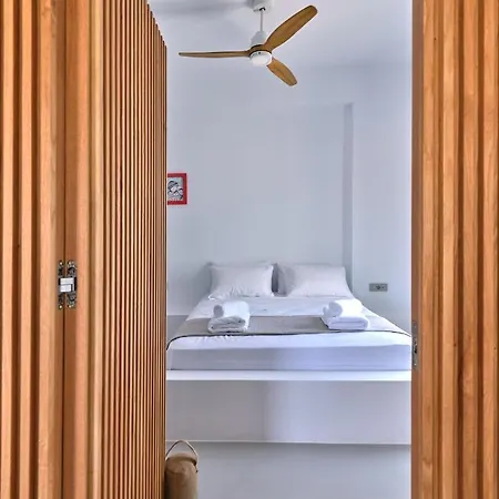 Siora Of Paros - Malatesta & Piccolo * Naousa (Paros)