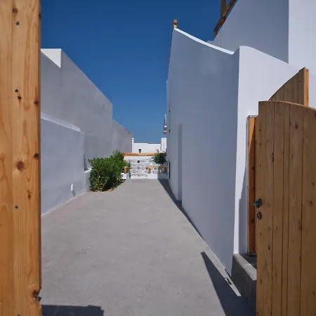 Siora Of Paros - Malatesta & Piccolo * Naousa (Paros)