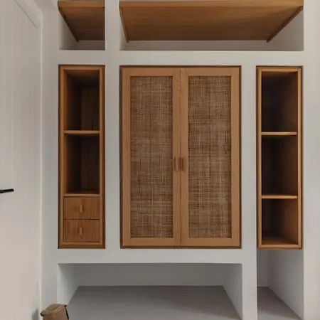 Siora Of Paros - Malatesta & Piccolo * Naousa (Paros)