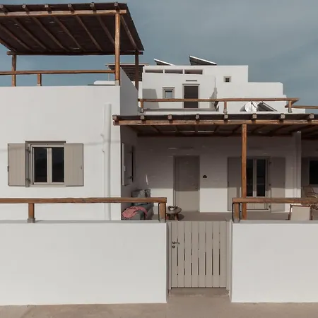 Siora Of Paros - Malatesta & Piccolo Naousa (Paros)