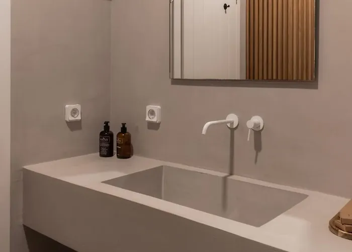 Siora Of Paros - Malatesta & Piccolo *